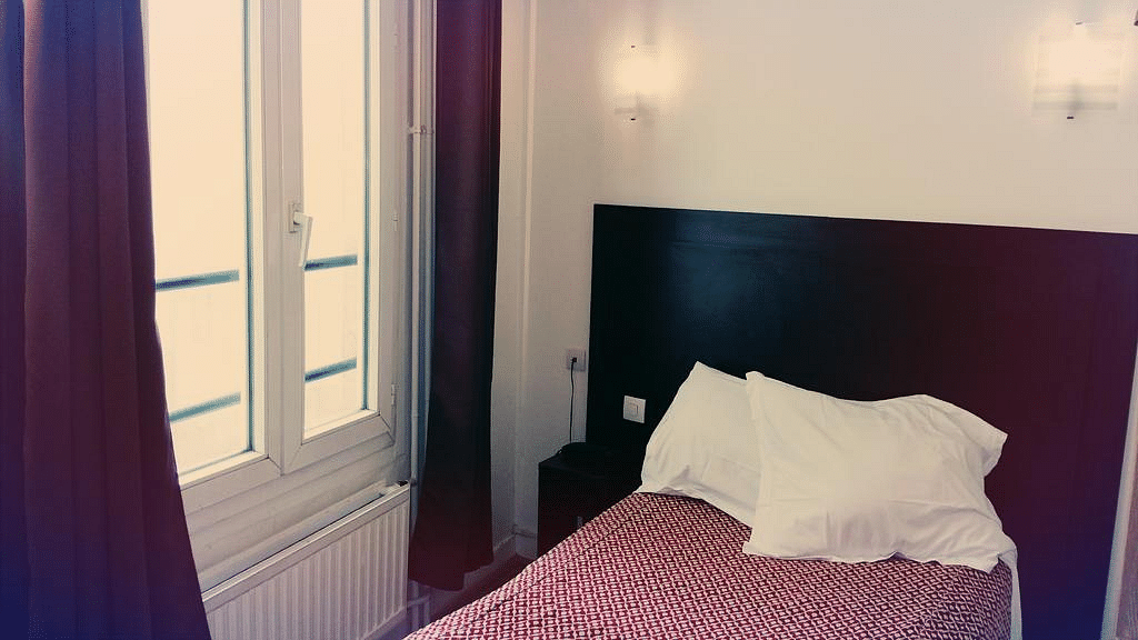 Париж Hotel De Bordeaux  с завтраком спецпредложения