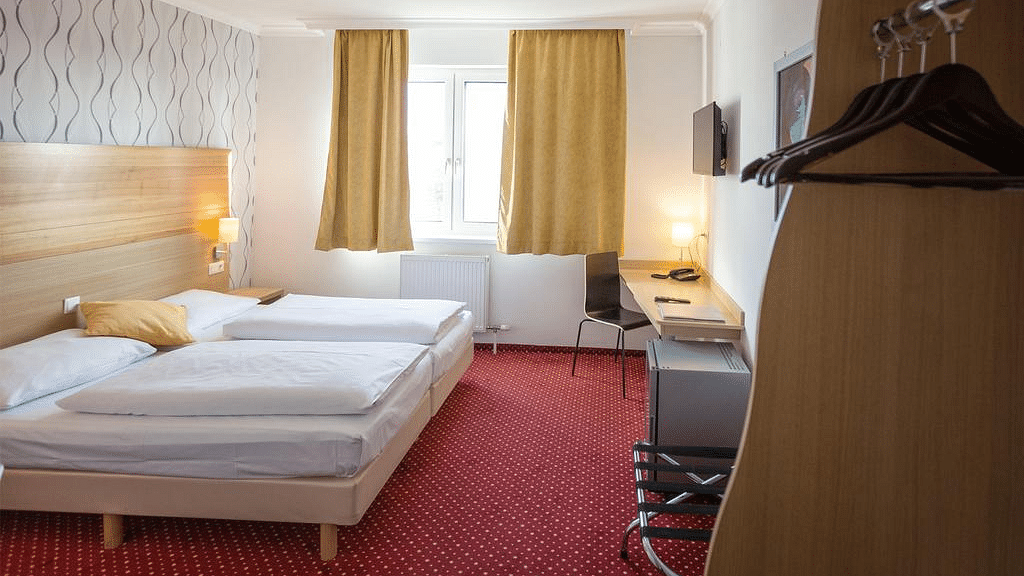 Viena Arion Airport Hotel con media pensión deals