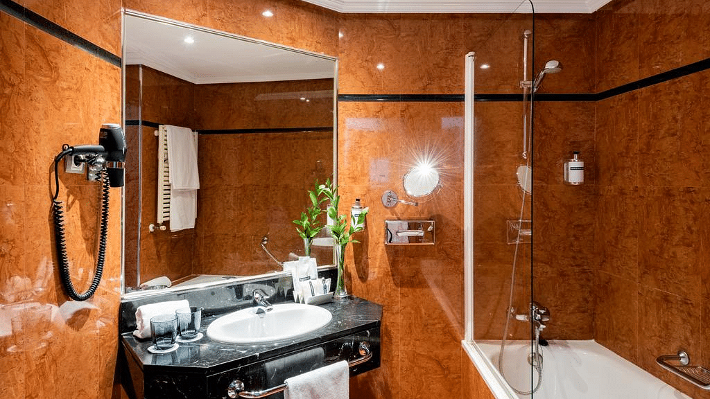 Madrid Hotel Madrid Plaza España, managed by Meliá centre offers