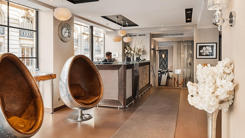 Paris Hotel Elysées Bassano with Bed and Breakfast offers