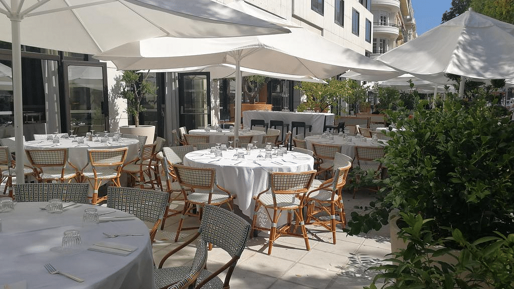Νίκαια Holiday Inn Nice με πρωινό προσφορές