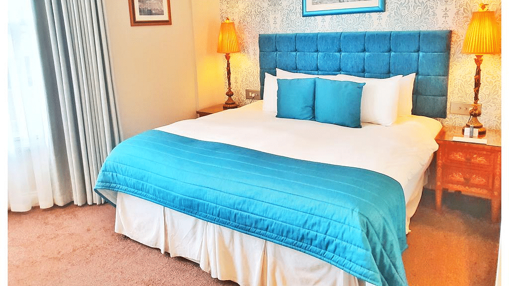 London Ashburn Hotel with Bed and Breakfast deals