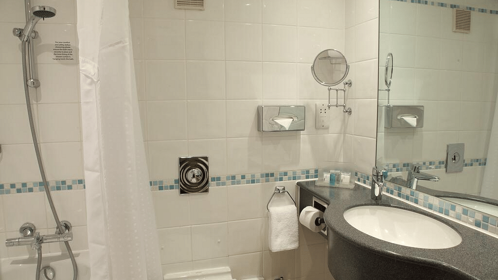 London Holiday Inn London - Regent's Park on the beach deals