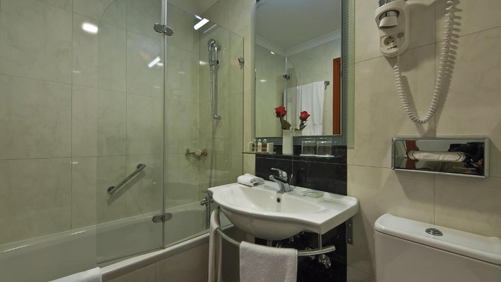 Foto del baño Hotel International