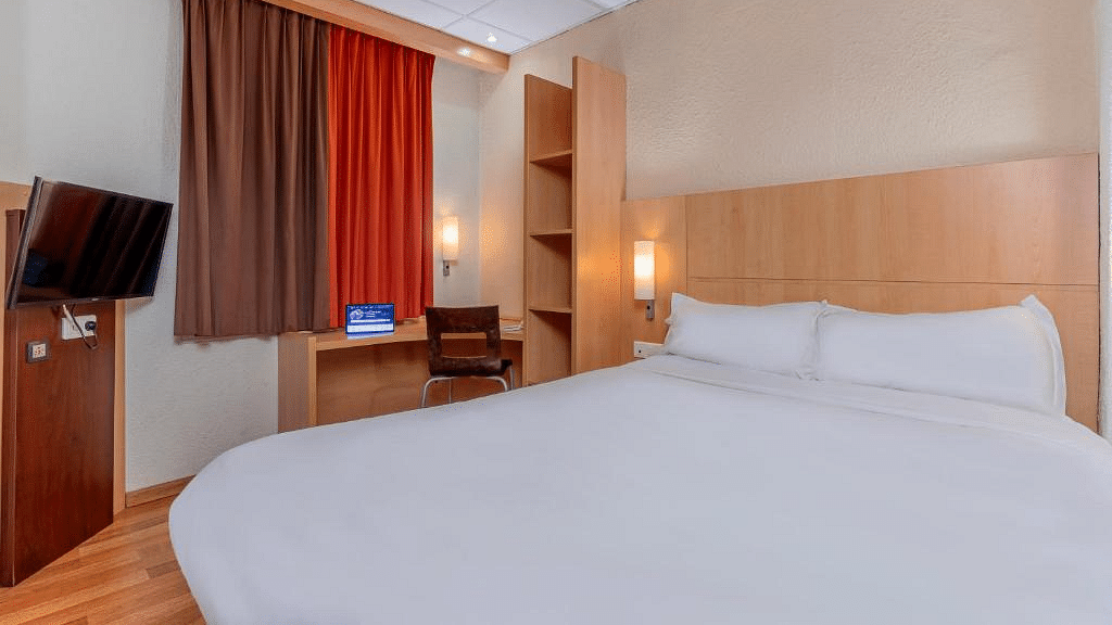 Marsella B&B HOTEL Marseille Centre Vieux Port alojamiento con cama y desayuno deals